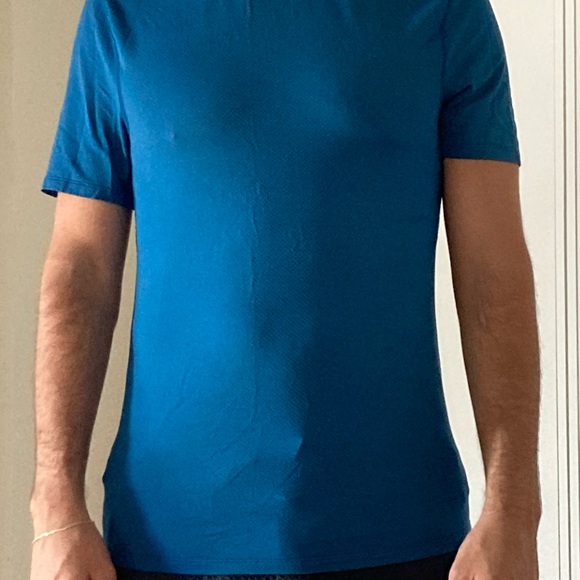 Men’s lulu lemon t shirt - Picture 2 of 3